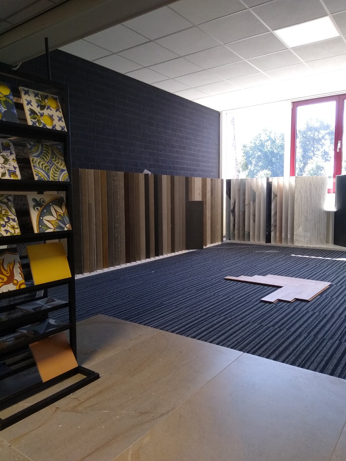 content.25.showroom midden links